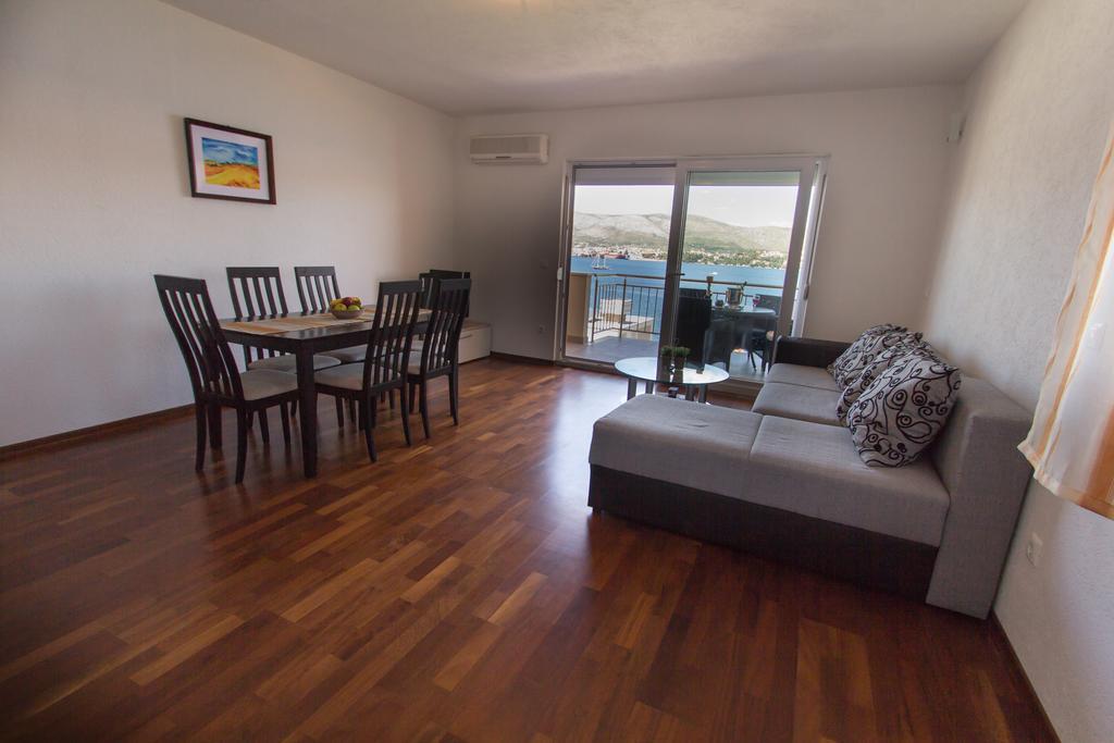 Apartments Kelic Трогир Стая снимка