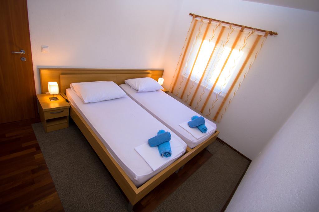 Apartments Kelic Трогир Стая снимка