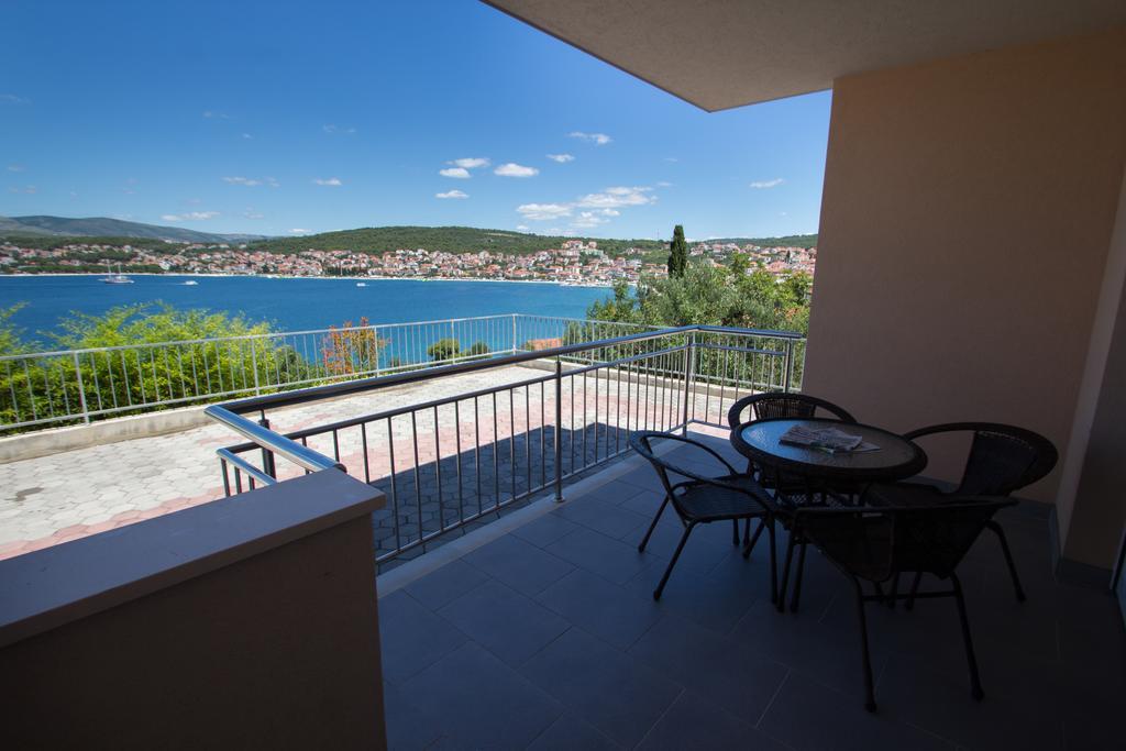 Apartments Kelic Трогир Стая снимка