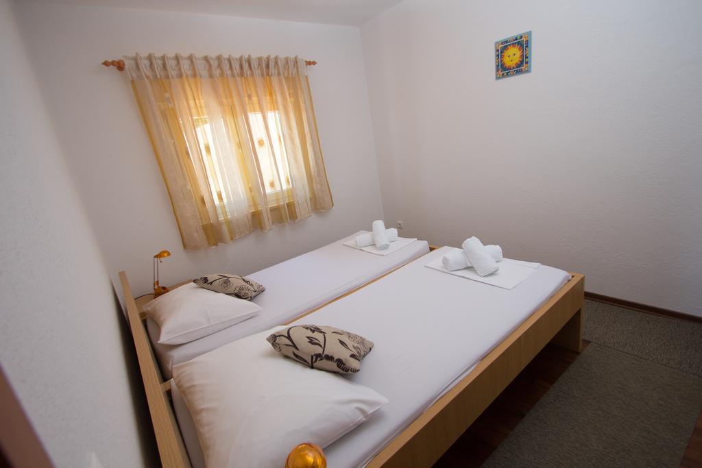 Apartments Kelic Трогир Стая снимка