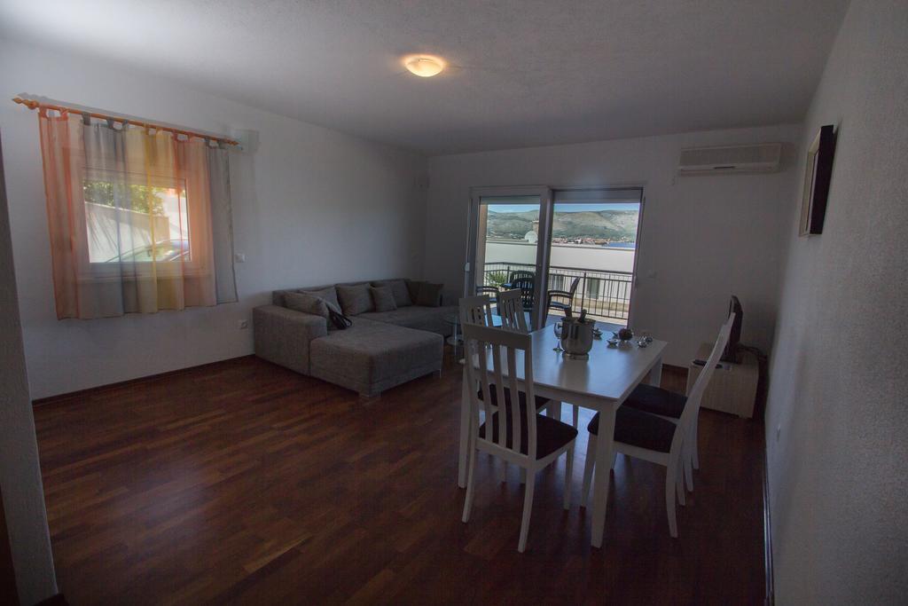 Apartments Kelic Трогир Стая снимка