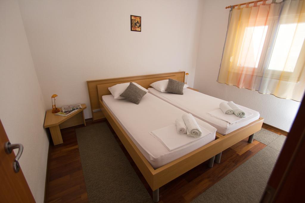 Apartments Kelic Трогир Стая снимка