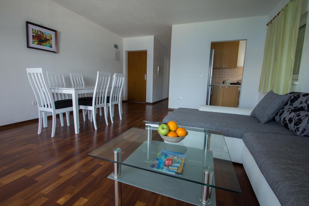 Apartments Kelic Трогир Стая снимка