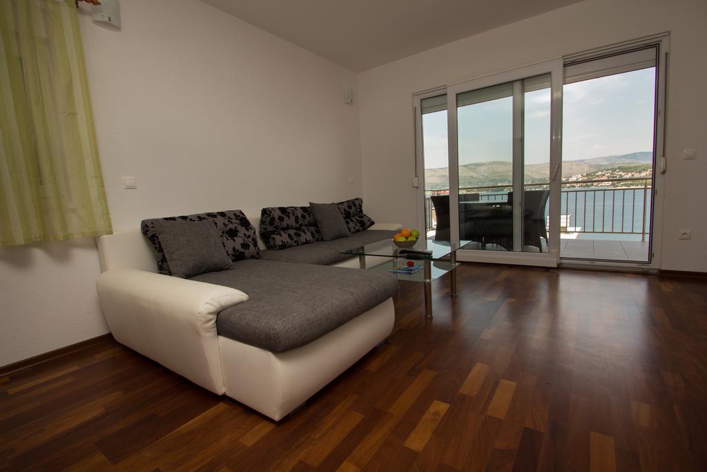 Apartments Kelic Трогир Стая снимка